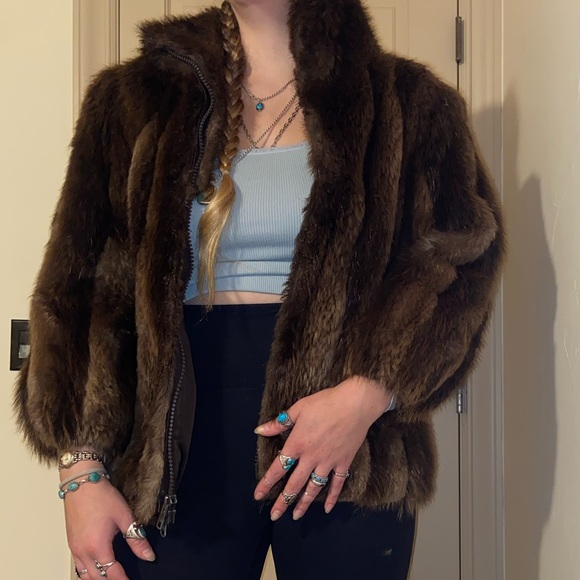 *REAL* beaver fur coat - Picture 12 of 13